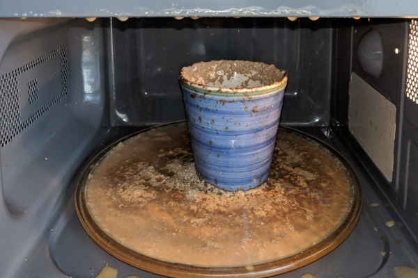 Spills and boil-overs inside the microwave Spills and boil-overs inside the microwave