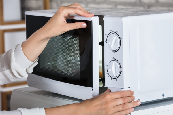 Troubleshooting and Diagnosis of a Microwave Oven Troubleshooting and Diagnosis of a Microwave Oven